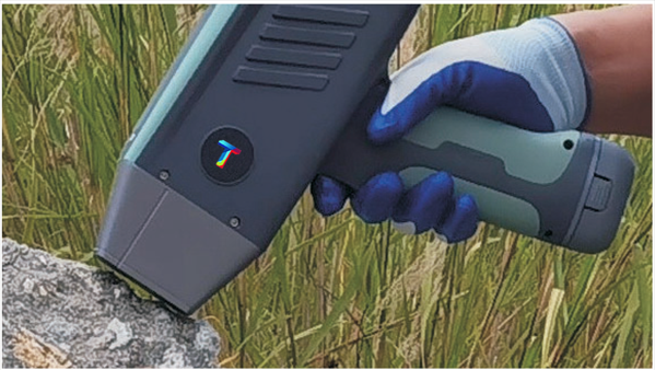 T-600 Handheld ore analyzer with excellent performance, portable mineral analyzer